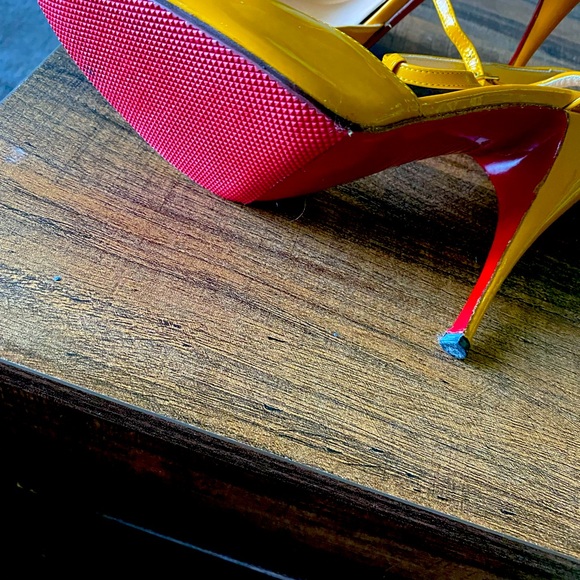 Beautiful Christian Louboutin Paris - Picture 1 of 9